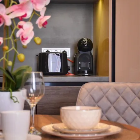 Blaumana In Center *