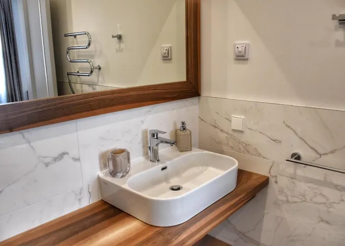 Blaumana In Center *